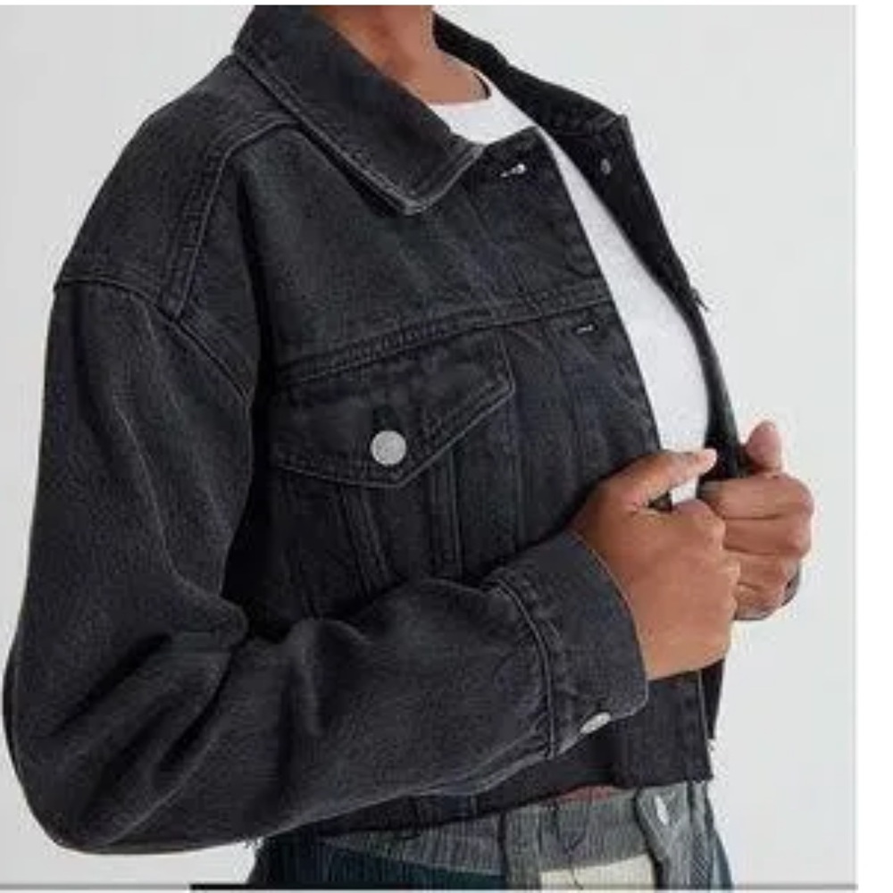 Cropped Levi’s Trucker Black Jean Jacket - Picture 1 of 4